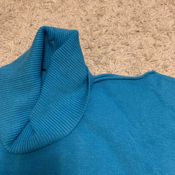 The Drop Women Josephine long sleeve cut-out loose turtleneck sweater - Picture 2 of 3